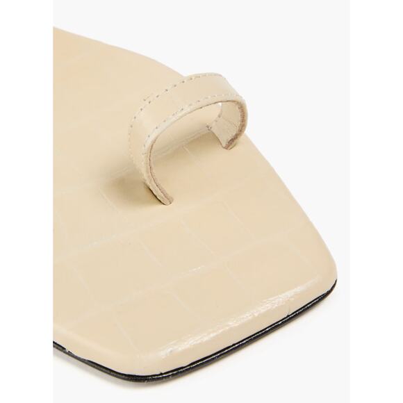 TOTÊME The Double Clasp Flat - Picture 8 of 13